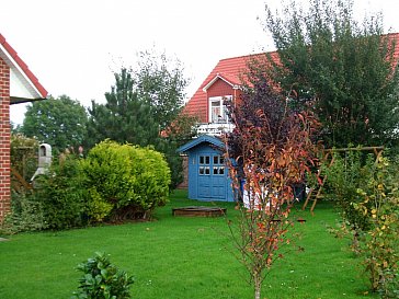 Ferienhaus in Krummhörn-Hamswehrum - Garten im Herbst