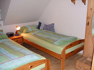 Ferienhaus in Krummhörn-Hamswehrum - Schlafzimmer mit 2 Einzelbetten