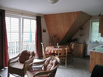Ferienwohnung in Ostseebad Prerow - Ferienwohnung 2 - Wohnzimmer mit Küchenzeile