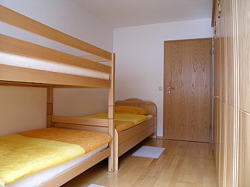 Ferienwohnung in Maisach - Zweites Schlafzimmer mit Einzelbett und Etagenbett