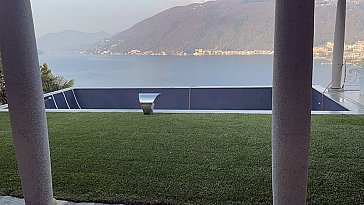 Ferienhaus in Bissone - Aussicht vom Pool über den See