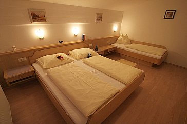 Ferienwohnung in Kaprun - Einbett- Zweibett- Dreibettzimmer, Bettwäsche inkl