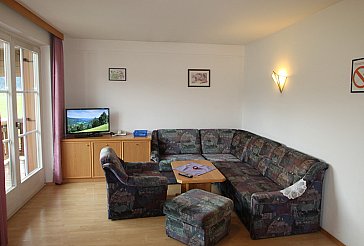 Ferienwohnung in Kaprun - Wohnbereich mit Schlafcouch, LED-HD-TV