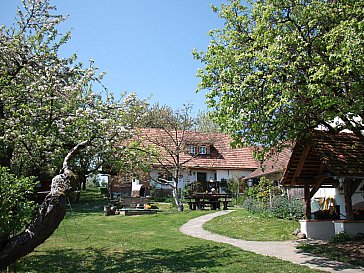 Ferienhaus in Kirchberg an der Raab - Blick vom Romantikstöckl in den Innenhof