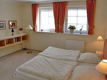 Ferienwohnung in Hörnum - Schlafzimmer mit begehbaren Kleiderschrank