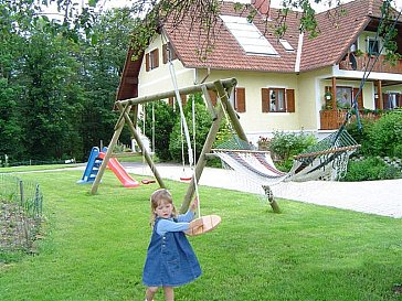 Ferienwohnung in Großsteinbach - Der Garten mit Spielplatz