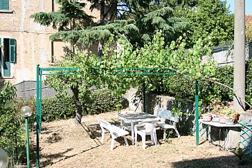 Ferienwohnung in Castagneto Carducci - Gartensitzplatz