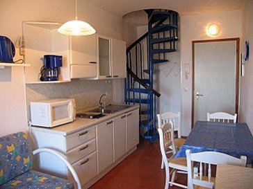 Ferienwohnung in Bibione - Wohnraum mit Küchenzeile in der Whg 67