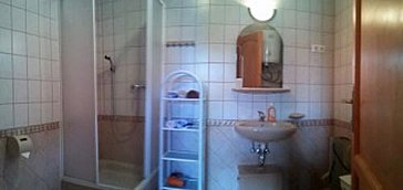 Ferienhaus in Ófalu - Bad im kleinen Appartment (Dusche, WC)
