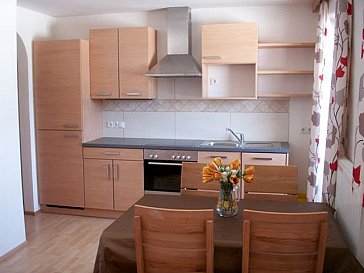 Ferienwohnung in Seeham - Wohnküche mit Esstisch