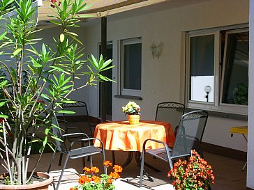 Ferienwohnung in Ramberg - Terrasse mit Esstisch