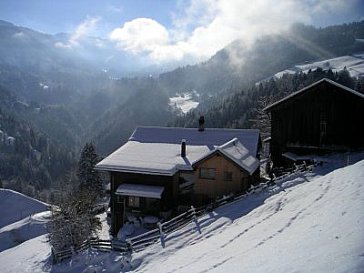 Ferienwohnung in Valzeina - Die Nordansicht unseres Hofes im Winter