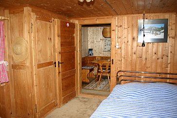 Ferienwohnung in Ennenda - Zimmer mit Doppelbett/Wohnraum