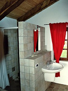 Ferienhaus in Bonvicino - Eines der beiden Badezimmer