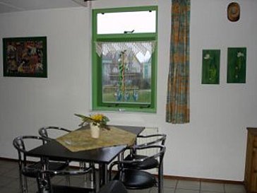Ferienhaus in Julianadorp - Essecke zwischen Küchenteil und Wohnraum
