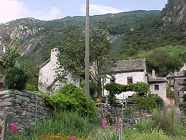 Ferienhaus in Avegno - Aussicht auf das Rustico und Umgebung