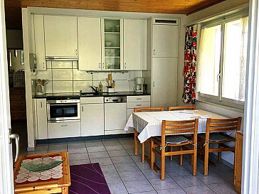 Ferienwohnung in Haute-Nendaz - Küche mit Esstisch