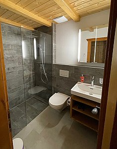 Ferienwohnung in Lenzerheide - Badezimmer