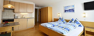 Ferienwohnung in Saas-Fee - Wohn-/Schlafzimmer