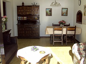Ferienwohnung in Rosamar - Wohnzimmer von der Terrasse mit Essecke
