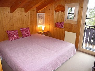 Ferienhaus in Lenzerheide - Schlafzimmer mit 2 Betten