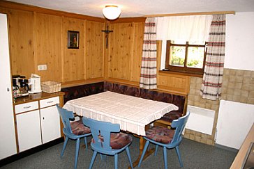 Ferienhaus in Kappl - Küche mit weiterem Esstisch