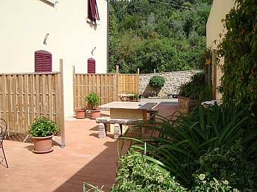 Ferienhaus in Campiglia Marittima - Terrasse im Hof