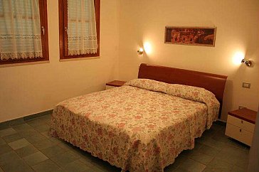 Ferienwohnung in San Vincenzo - Schlafzimmer mit Doppelbett