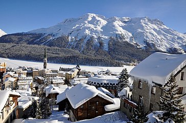 Ferienwohnung in St. Moritz - ... über das Dorf