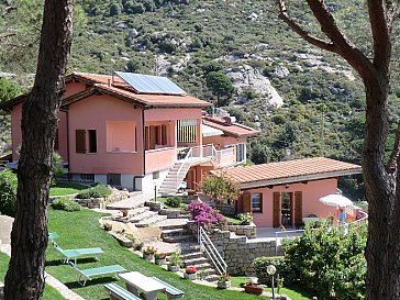 Ferienwohnung in Seccheto-Campo Nell - Gartenanlage und Ferienwohnungen