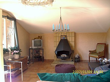 Ferienwohnung in Saanen - Wohnzimmer mit Cheminee
