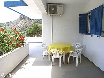 Ferienhaus in Agia Fotia - überdachte Terrasse