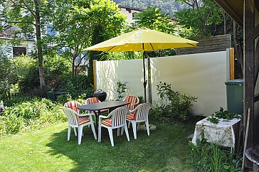 Ferienwohnung in Rüti - Blick in Garten