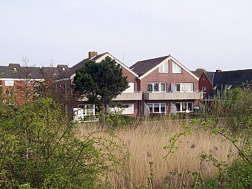 Ferienwohnung in Borkum - Blick vom Deich auf das Haus