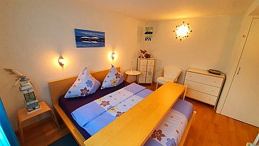 Ferienhaus in Visperterminen - Doppelschlafzimmer Finnland mit WC, Erdgeschoss