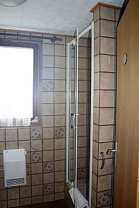 Ferienwohnung in Flumserberg-Bergheim - Badezimmer mit Dusche