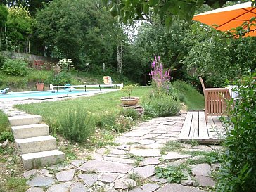 Ferienwohnung in Klosterneuburg-Kritzendorf - Pool und Terrasse im Obstgarten