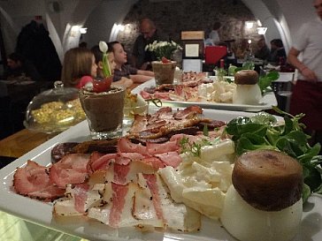 Ferienwohnung in Klosterneuburg-Kritzendorf - Wein-Restaurant 10 Tage im Monat geöffnet