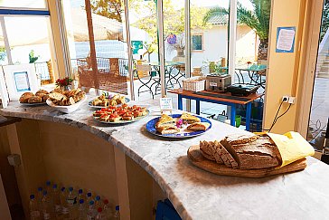 Ferienwohnung in Marathias - Frühstücksbuffet mit Blick auf Panoramaterrasse
