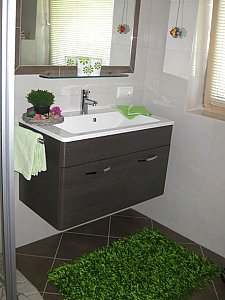 Ferienwohnung in Alpbach - Badezimmer mit Dusche und WC