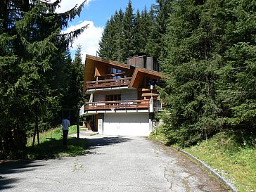 Ferienhaus in Davos - Aussenansicht Haus Basilisk