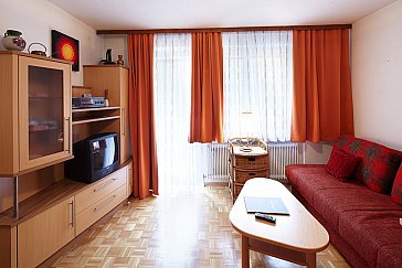 Ferienwohnung in Bad Schallerbach - Ferienwohnung Typ B - Wohnraum mit auszieh Couch