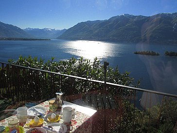 Ferienwohnung in Ronco sopra Ascona - Frühstück auf dem Sonnenbalkon