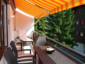 Ferienwohnung in Seefeld - Balkonausstattung, Liege, 4 Stühle und Tisch