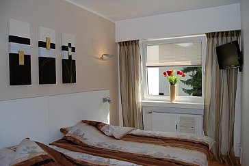 Ferienwohnung in Seefeld - Schlafzimmer mit 2,20 m breitem Bett