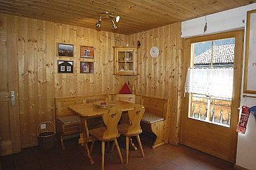Ferienhaus in Litzirüti bei Arosa - Tisch in der Küche