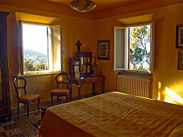 Ferienhaus in Livorno - Schlafzimmer mit Badezimmer