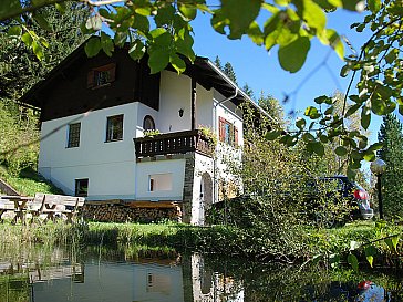 Ferienhaus in Hirschegg - Auch ein Teich gehört zum Ferienhaus