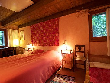 Ferienhaus in Aurigeno - Schlafzimmer 3 - für 2 mit Kinderbett