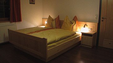 Ferienwohnung in Sillian - Schlafzimmer 1 mit Balkonausgang